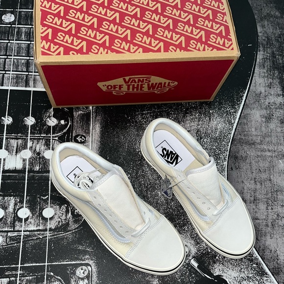 NIB Vans - Picture 8 of 12